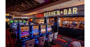 AduQ card game table interface on elitjp slot platform